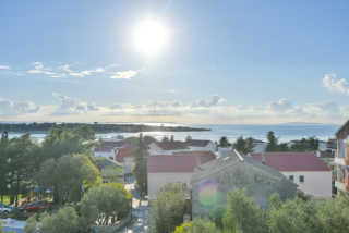 Rezervace Kod  61/24°° Ostrov Pag, Novalja,App.51m2, 3 pokojový, terasa s výhledem, 200m od moře, 2. patro S7
